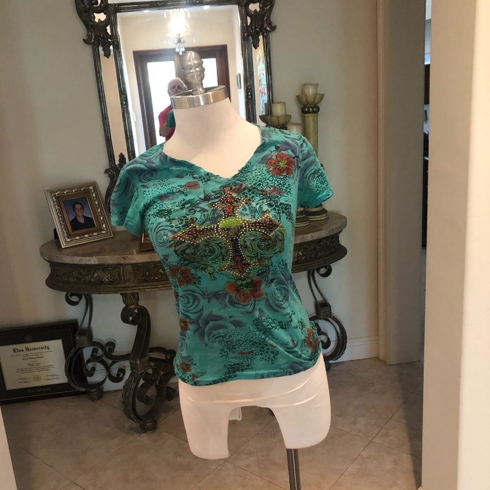 Everyday Floral Short Sleeve T-Shirt With Bejeweled Cross.  Size S